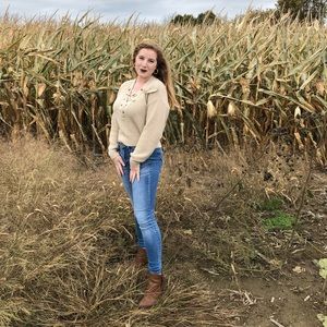 Meet your Posher, Elizabeth